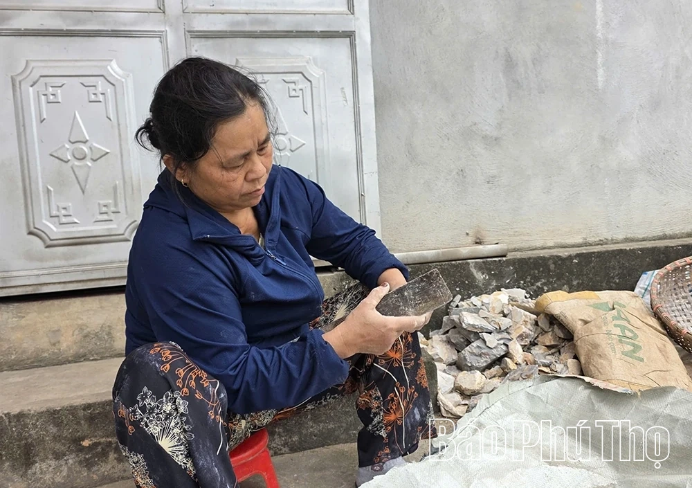 Chuyện về ngôi làng “ăn đất” độc nhất vô nhị ở Việt Nam