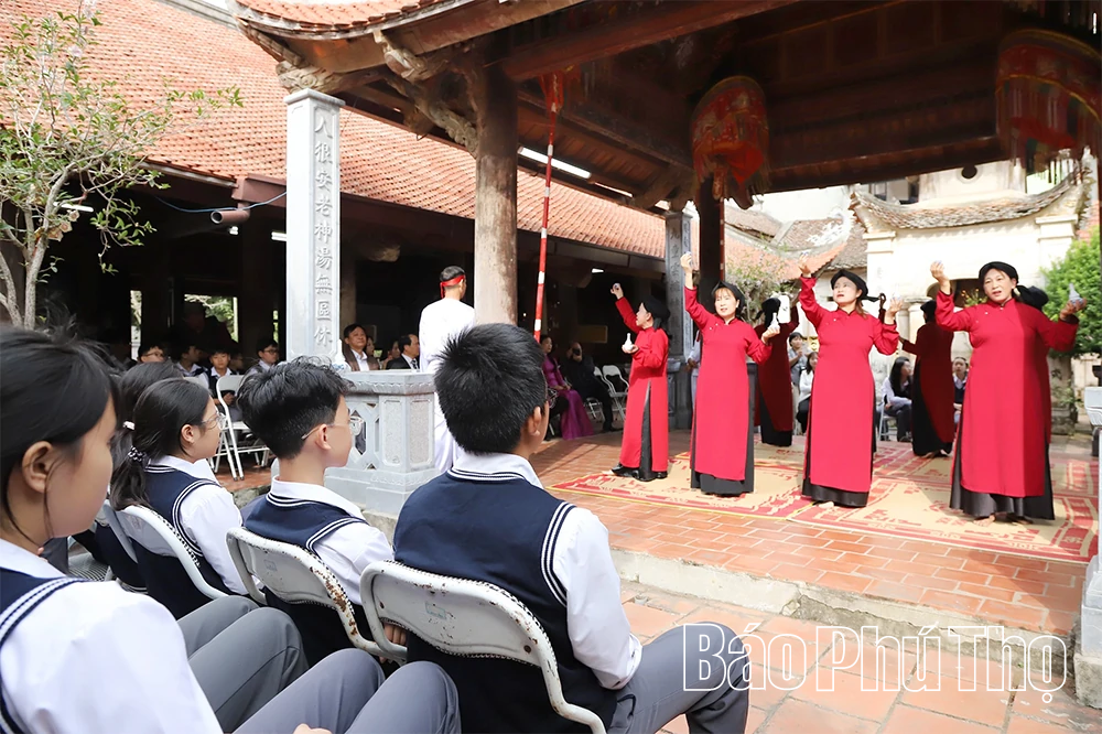Trải nghiệm du lịch học đường- Gi&aacute;o dục Di sản văn ho&aacute; V&ugrave;ng Đất Tổ