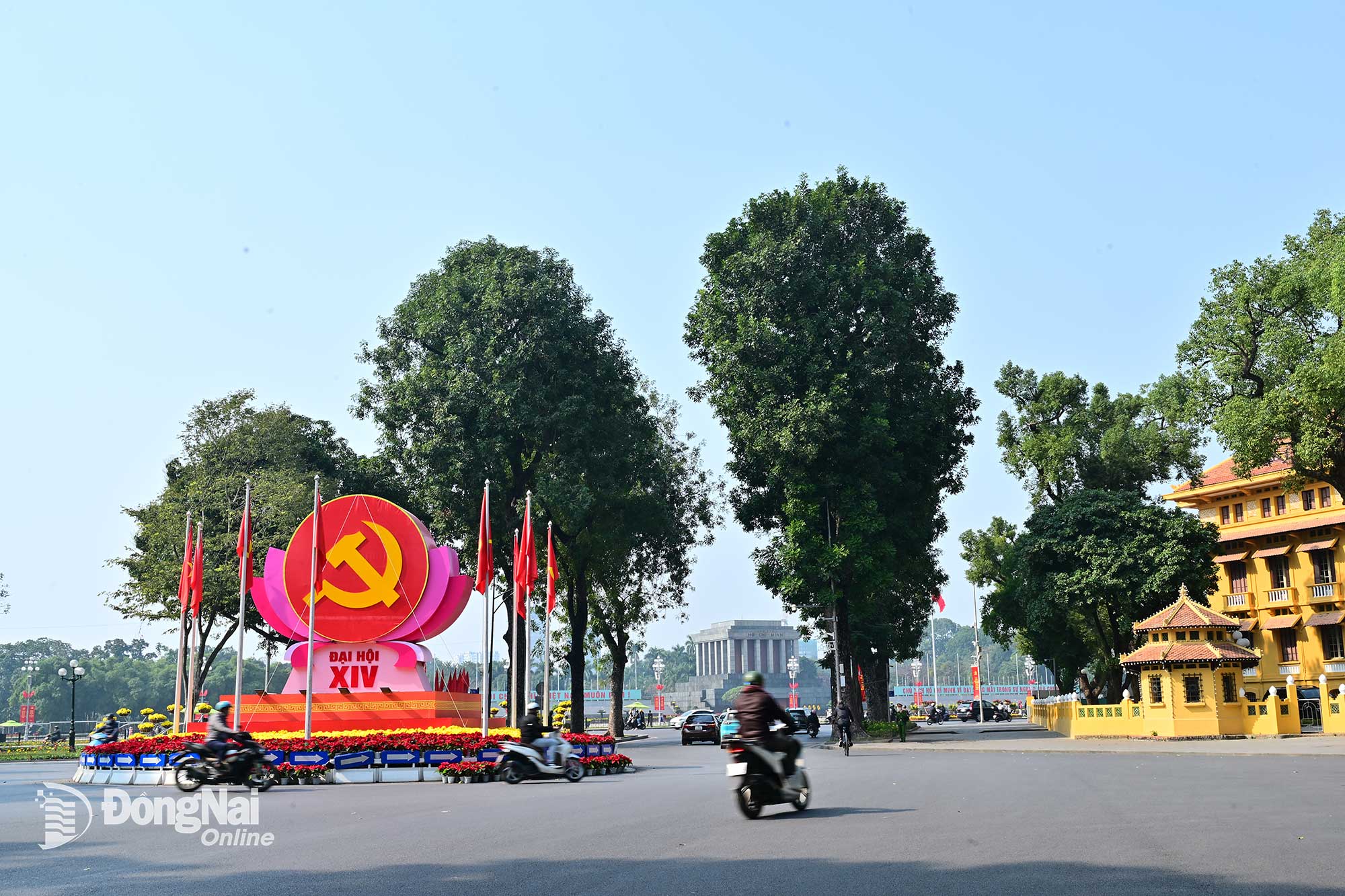 Đường phố H&agrave; Nội khu vực trước trụ sở Bộ Ngoại giao hướng về Quảng trường Ba Đ&igrave;nh.&nbsp;Ảnh: C&ocirc;ng Nghĩa  