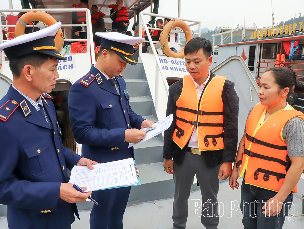 Siết chặt kỷ cương vận tải thủy mùa lễ hội trên hồ Hòa Bình