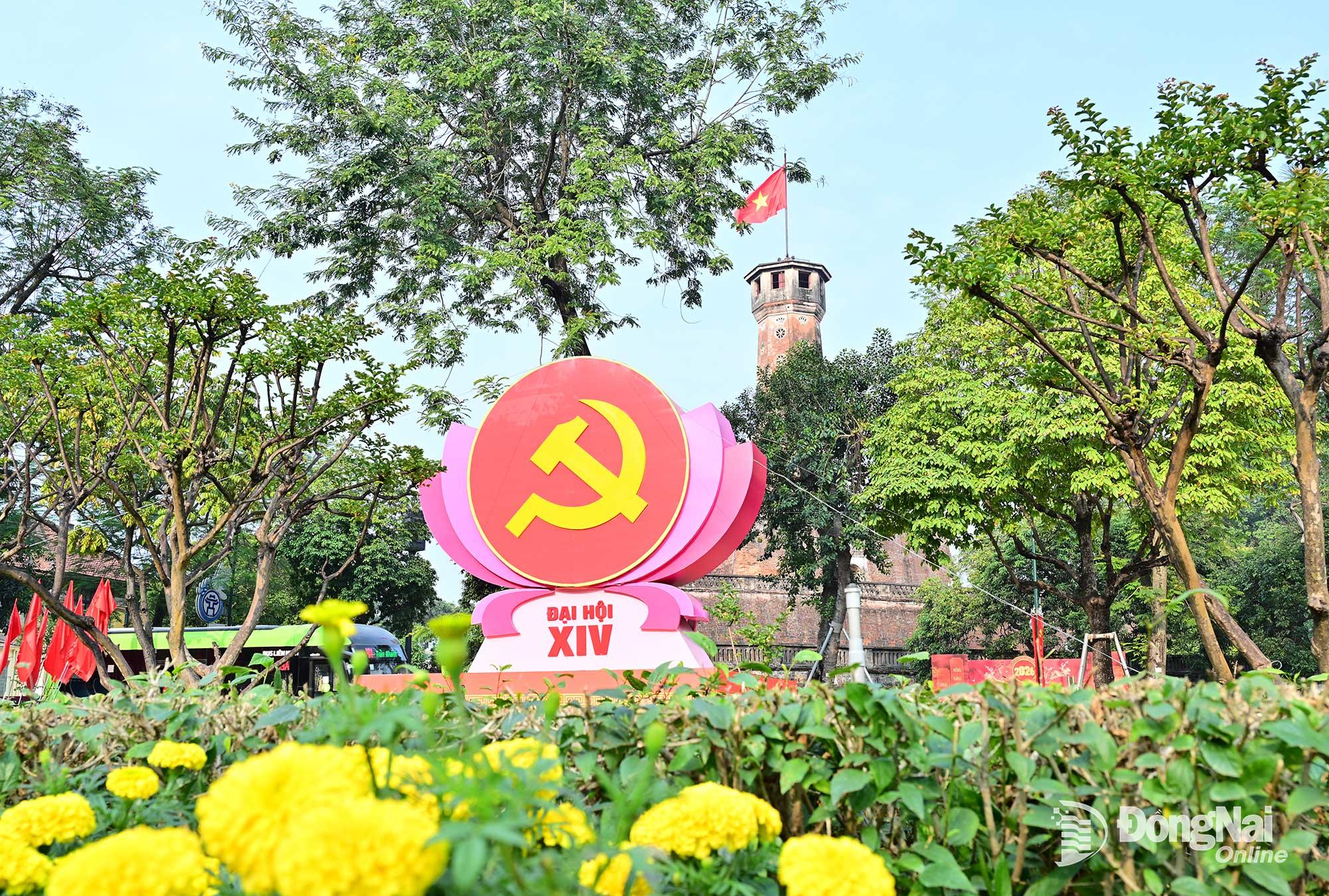 Cột cờ H&agrave; Nội - Địa danh gắn liền với lịch sử Thủ đ&ocirc; trước thềm Đại hội XIV. Ảnh: C&ocirc;ng Nghĩa  