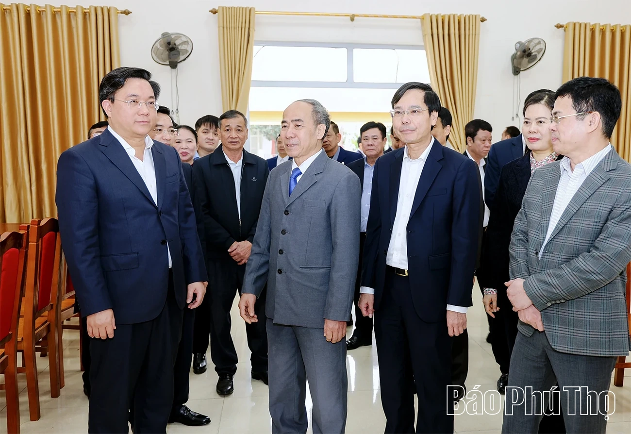 Chủ tịch UBND tỉnh Trần Duy Đông kiểm tra công tác chuẩn bị bầu cử tại phường Vĩnh Phúc và Vĩnh Yên