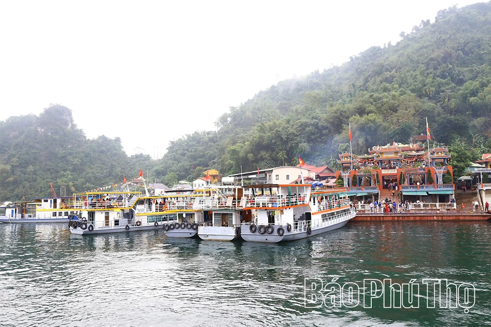 Cá nướng sông Đà - dư vị níu chân du khách trong hành trình du xuân đền Chúa Thác Bờ