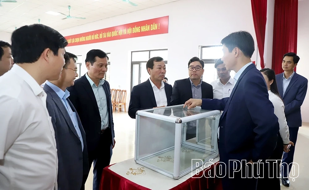 Phó Bí thư Thường trực Tỉnh ủy Bùi Văn Quang kiểm tra công tác chuẩn bị bầu cử tại phường Vân Phú