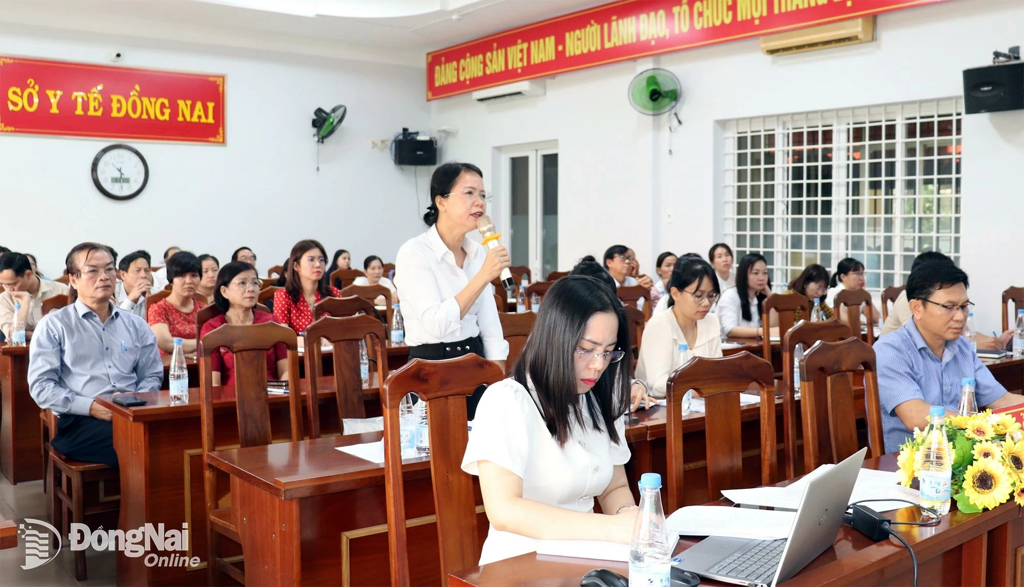Phó Giám đốc Bệnh viện Đa khoa Đồng Nai Lê Thị Phương Trâm phát biểu ý kiến tại hội nghị. Ảnh: Thanh Tâm