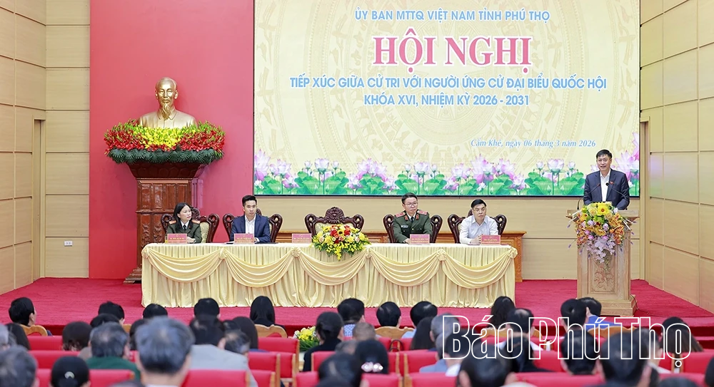 Phó trưởng Ban Tổ chức Trung ương Nguyễn Hữu Đông tiếp xúc với cử tri đơn vị bầu cử số 2