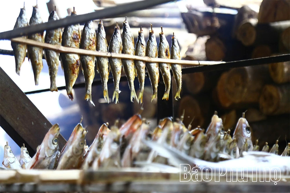 Cá nướng sông Đà - dư vị níu chân du khách trong hành trình du xuân đền Chúa Thác Bờ