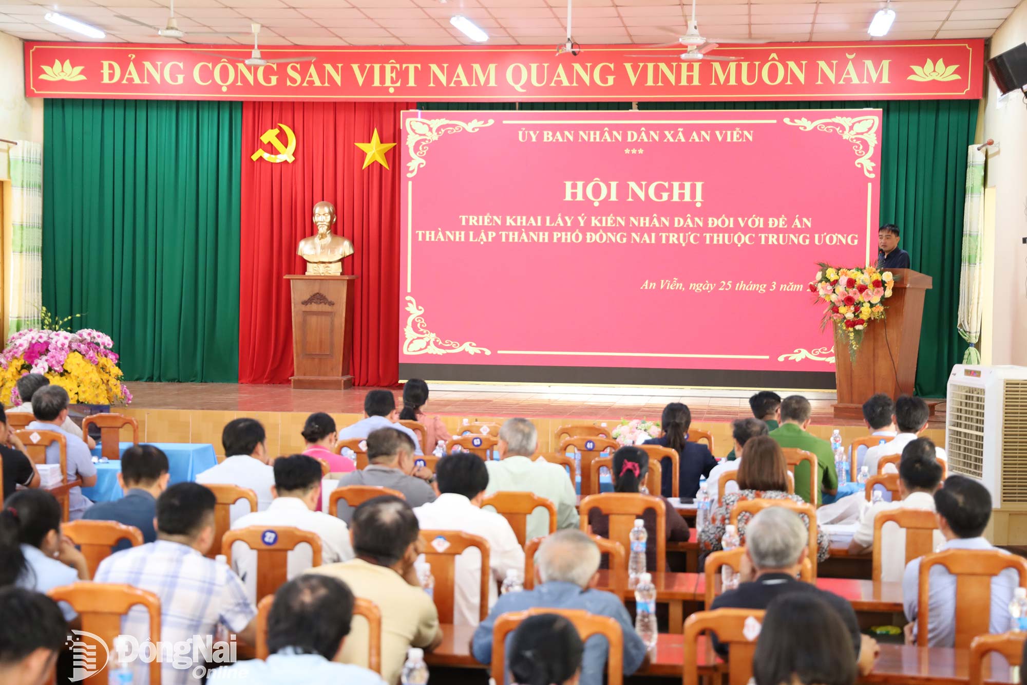 Xã An Viễn tổ chức hội nghị triển khai lấy ý kiến nhân dân đối với Đề án thành lập thành phố Đồng Nai trực thuộc Trung ương. Ảnh: Thu Bồn  