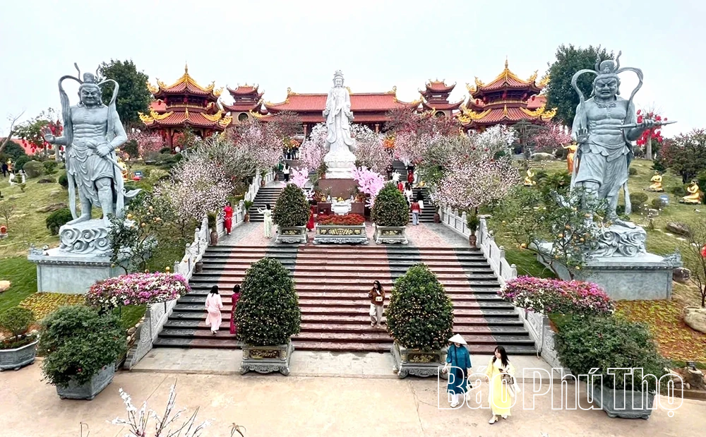 Du lịch tâm linh hút khách đầu Xuân