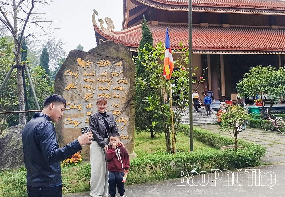 Đầu năm du Xuân về Thiền viện Trúc Lâm Tuệ Đức