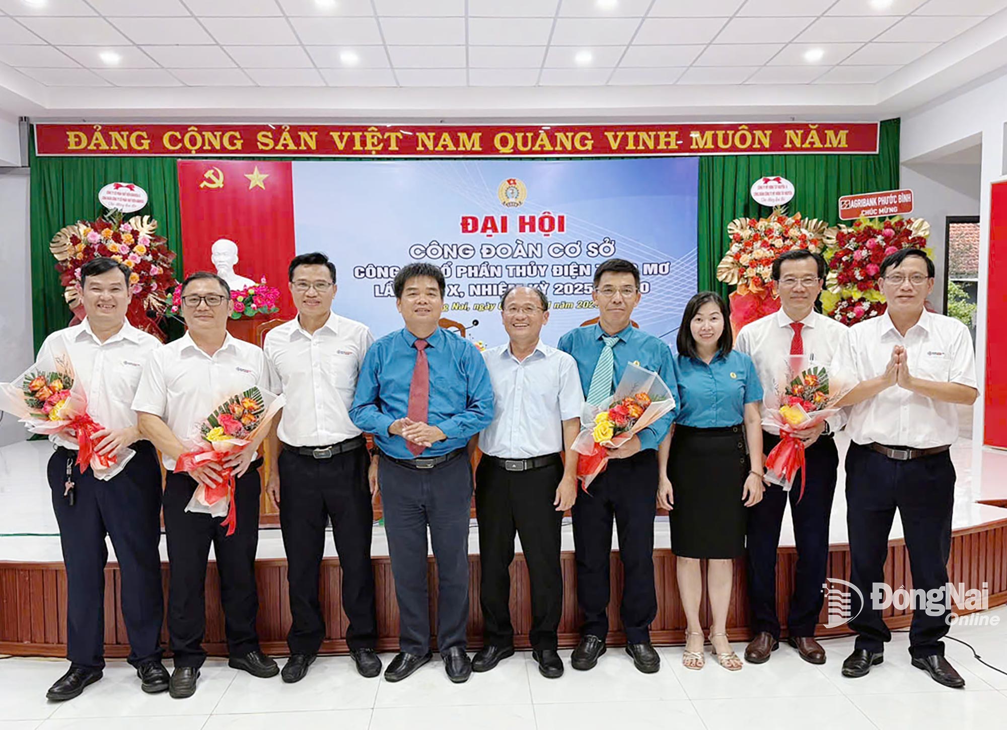 Ban Chấp hành Công đoàn Công ty Cổ phần Thủy điện Thác Mơ nhiệm kỳ 2025-2030 cùng lãnh đạo TMP và Đại diện Công đoàn EVNGENCO2. Ảnh: Ngọc Bích  