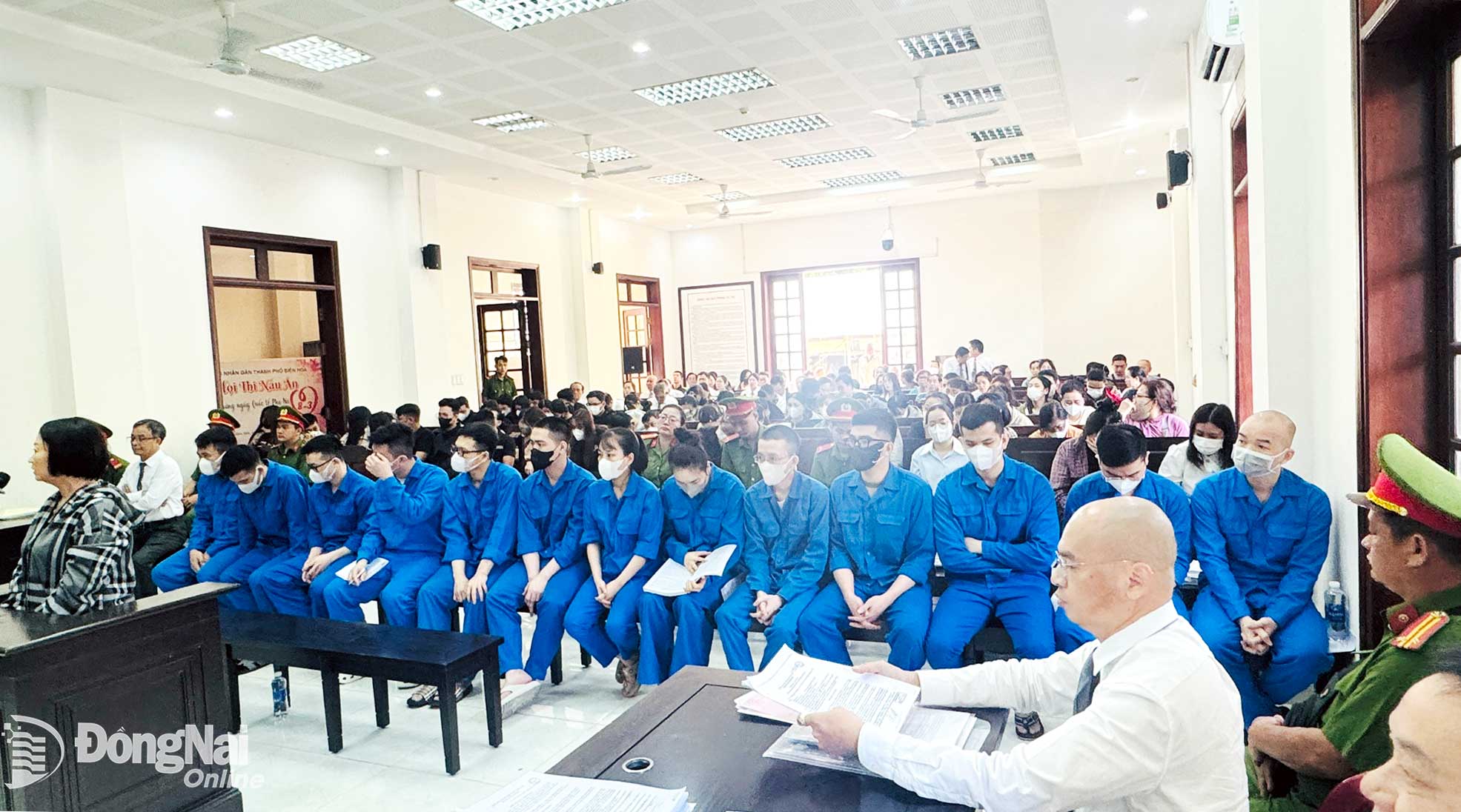 Các bị cáo tại phiên tòa xét xử. Ảnh: Tố Tâm