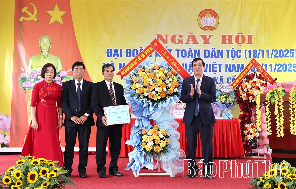 Trưởng Đoàn ĐBQH tỉnh Bùi Minh Châu dự Ngày hội đại đoàn kết toàn dân tộc khu Minh Tân