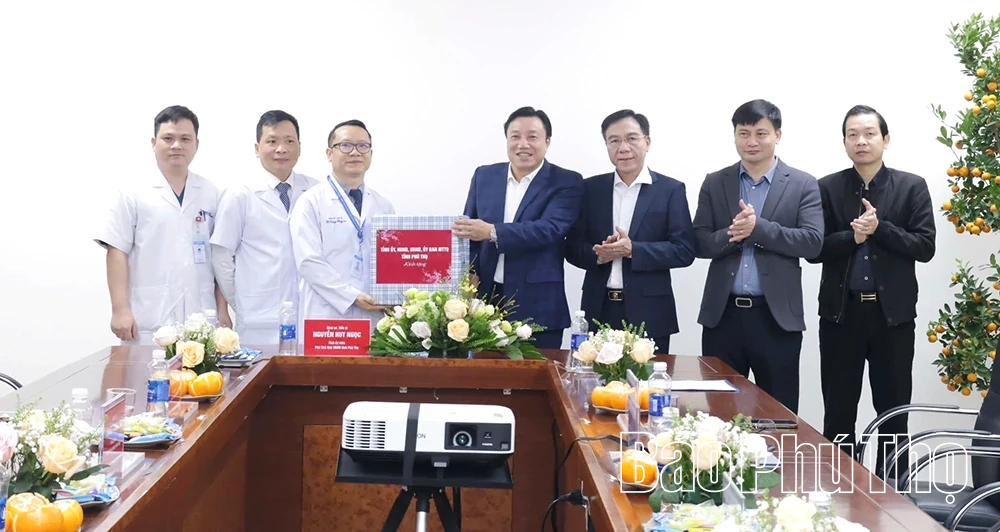Phó Chủ tịch UBND tỉnh Nguyễn Huy Ngọc thăm, chúc Tết Bệnh viện Đa khoa Vĩnh Phúc và Bệnh viện Hữu nghị Lạc Việt