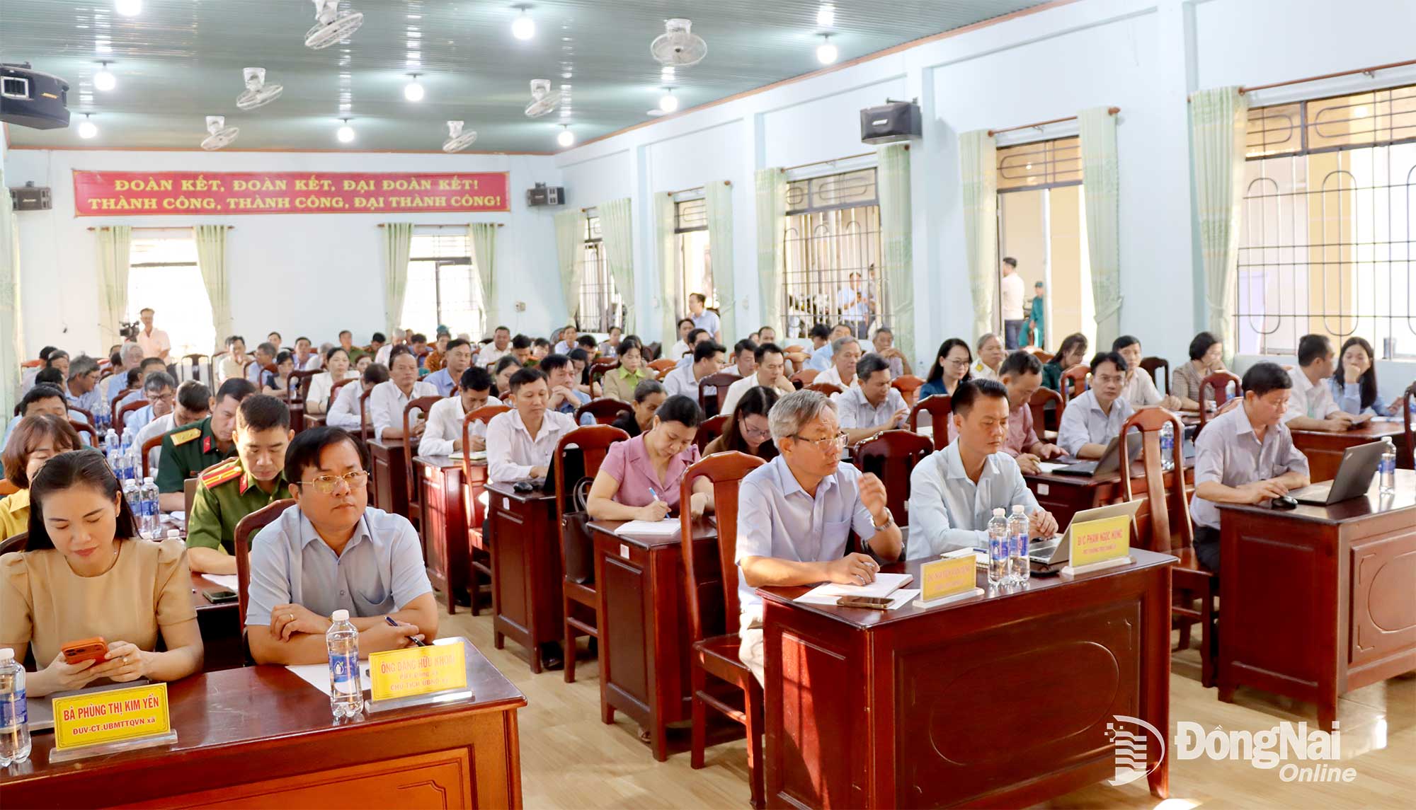 Đại biểu và cử tri xã Đa Kia dự buổi tiếp xúc. Ảnh: Thanh Mảng