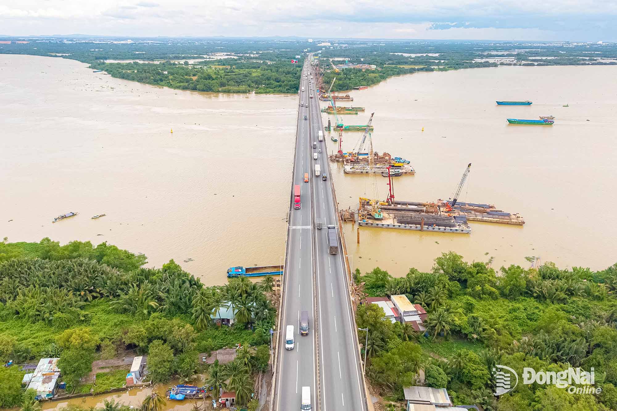 Dự án Đường cao tốc Thành phố Hồ Chí Minh - Long Thành - Dầu Giây đoạn qua Đồng Nai đang khẩn trương thi công theo cơ chế khẩn cấp. Ảnh: Công Nghĩa