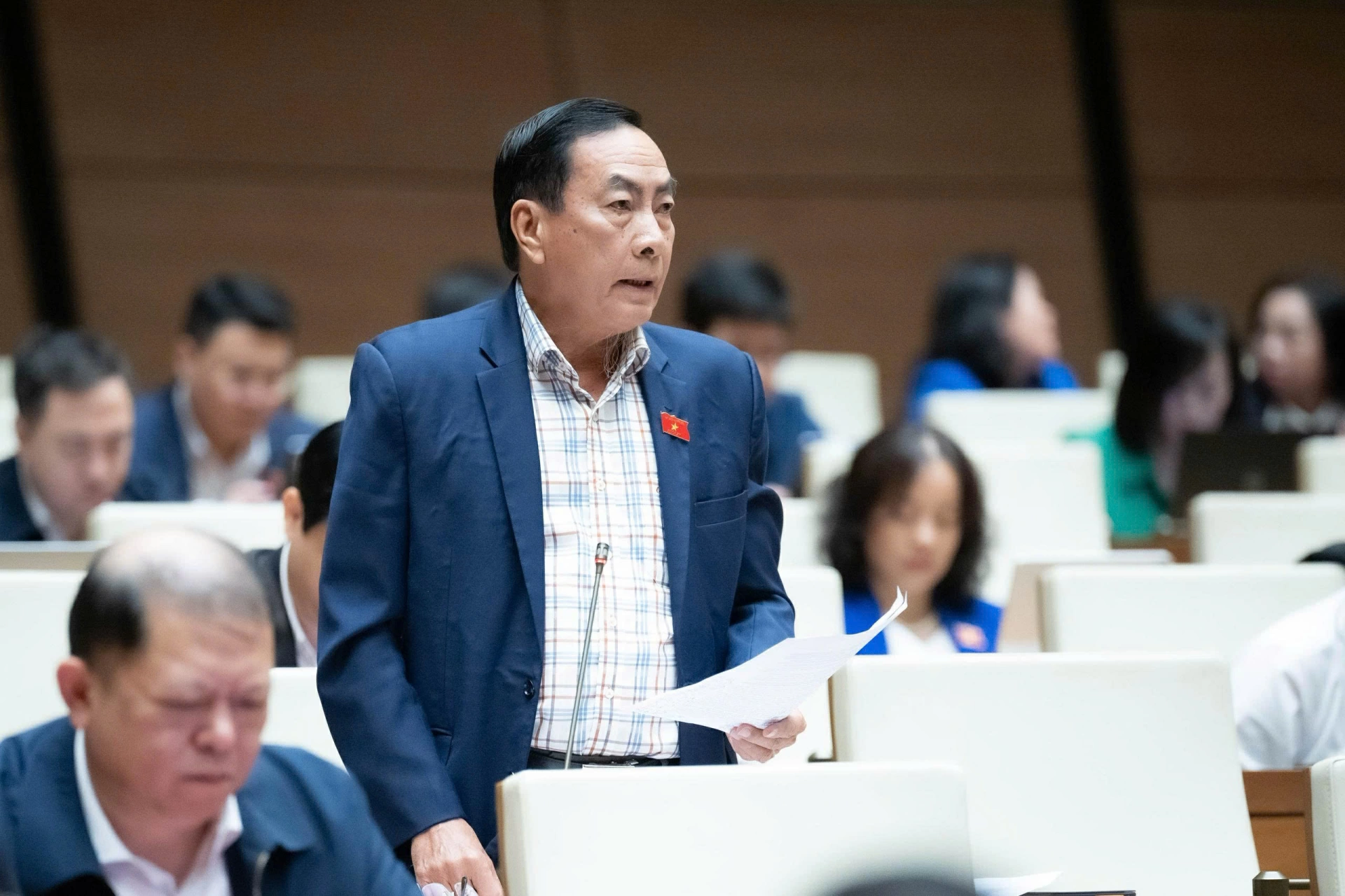 Đại biểu Phạm Văn Hòa, Đoàn đại biểu Quốc hội tỉnh Đồng Tháp phát biểu    