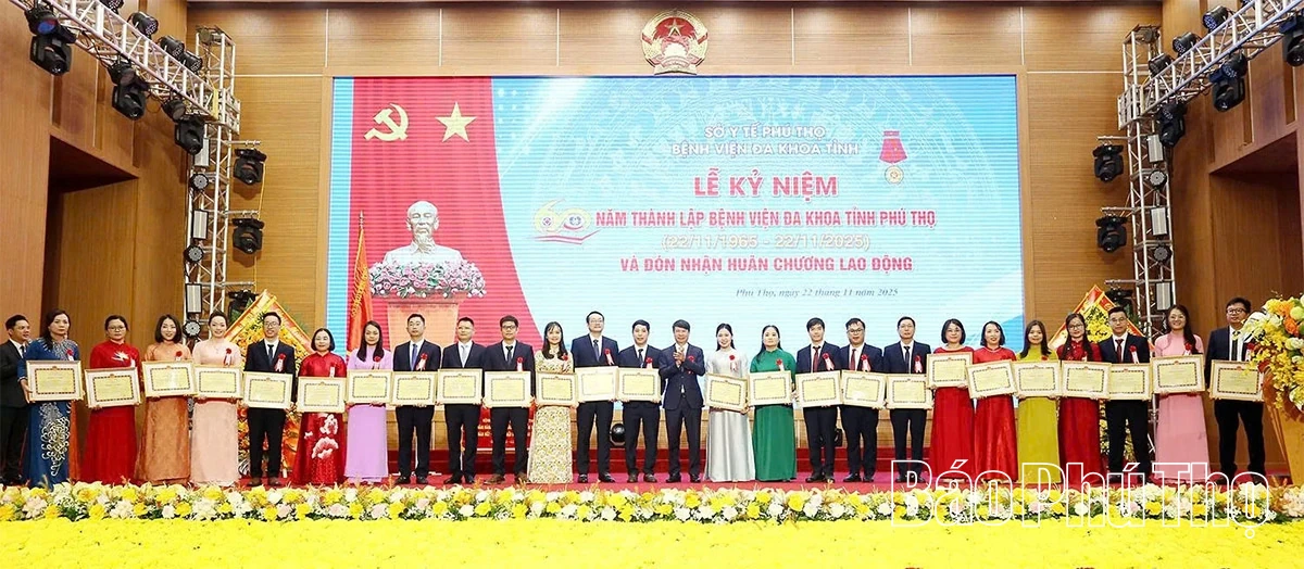 Bệnh viện Đa khoa tỉnh Phú Thọ kỷ niệm 60 năm thành lập và đón nhận Huân chương Lao động hạng Ba