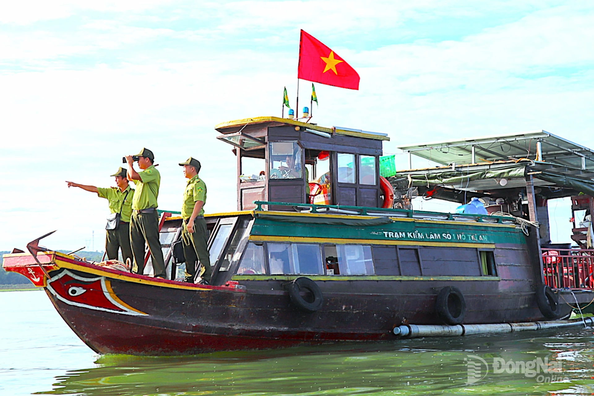 Lực lượng kiểm lâm Khu Bảo tồn Thiên nhiên - Văn hóa Đồng Nai thực hiện nhiệm vụ tuần tra trên hồ Trị An. Ảnh: An Nhơn