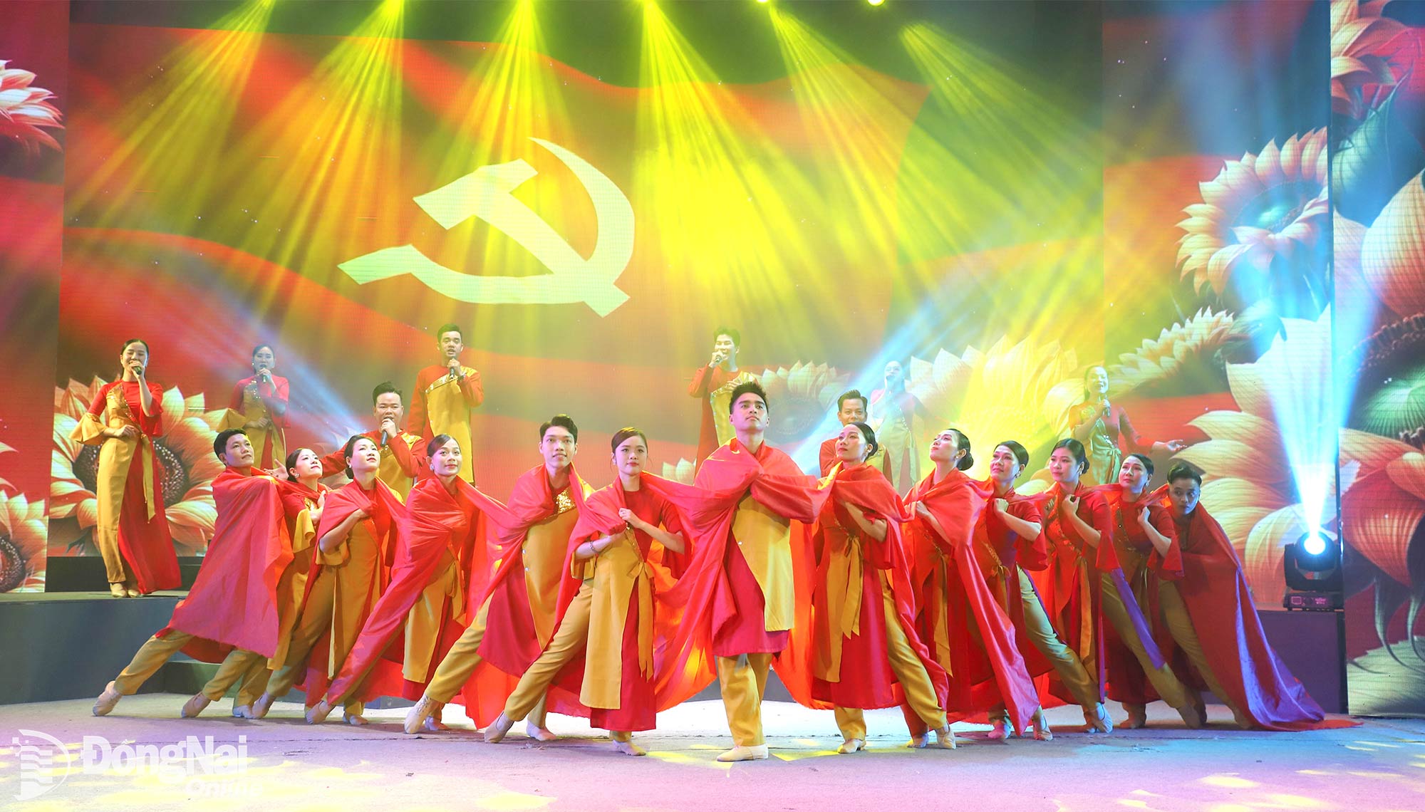 Ch&agrave;o mừng Đại hội Đại biểu to&agrave;n quốc lần thứ XIV của Đảng, Nh&agrave; h&aacute;t Nghệ thuật Đồng Nai c&ocirc;ng diễn trực tuyến qua fanpage của đơn vị, phục vụ nh&acirc;n d&acirc;n. Ảnh: My Ny