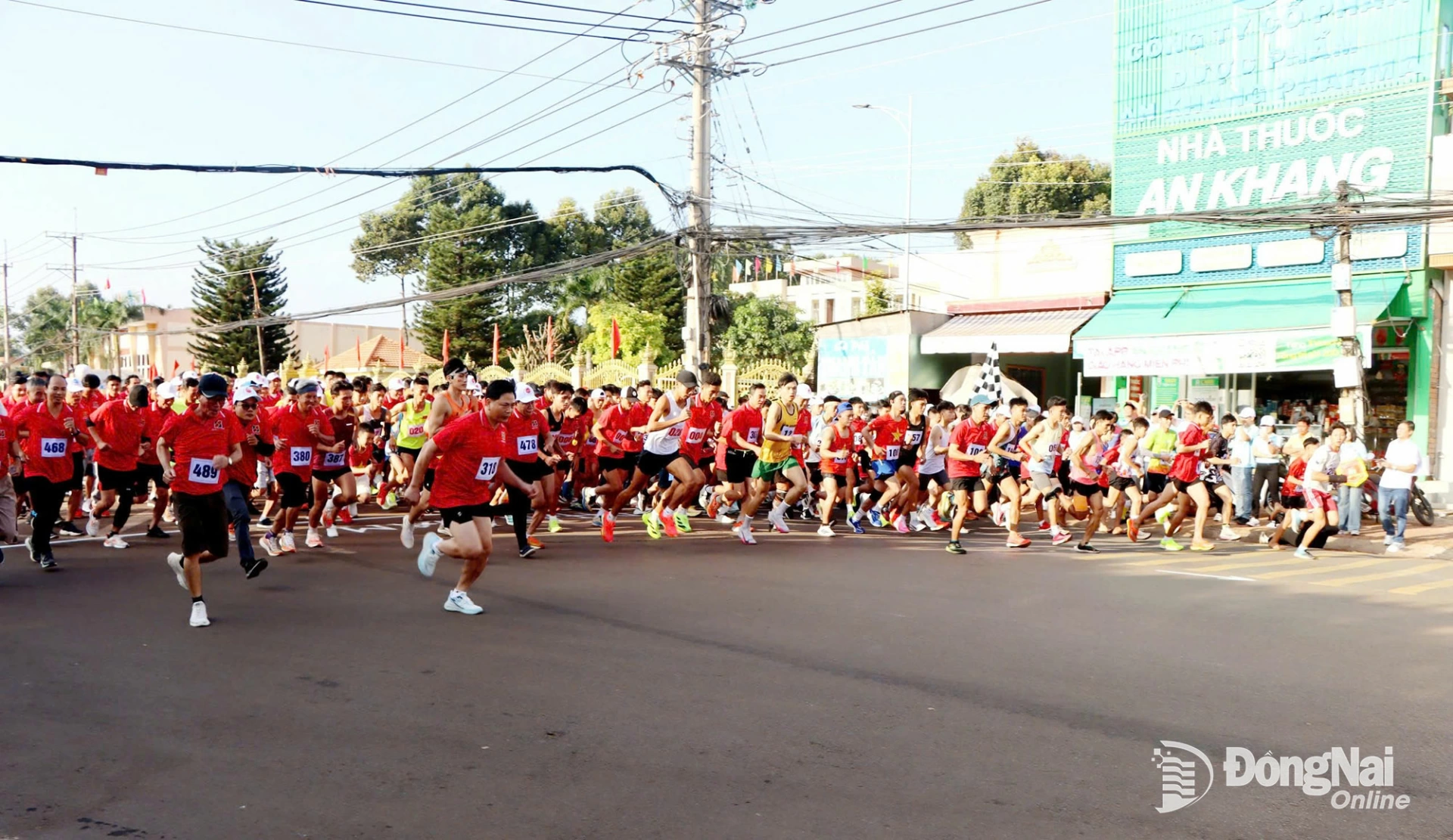 Giải năm nay thu hút 1.101 vận động viên thuộc 73 đơn vị tham gia. Ảnh: Lê Tùng - Tuệ Lâm