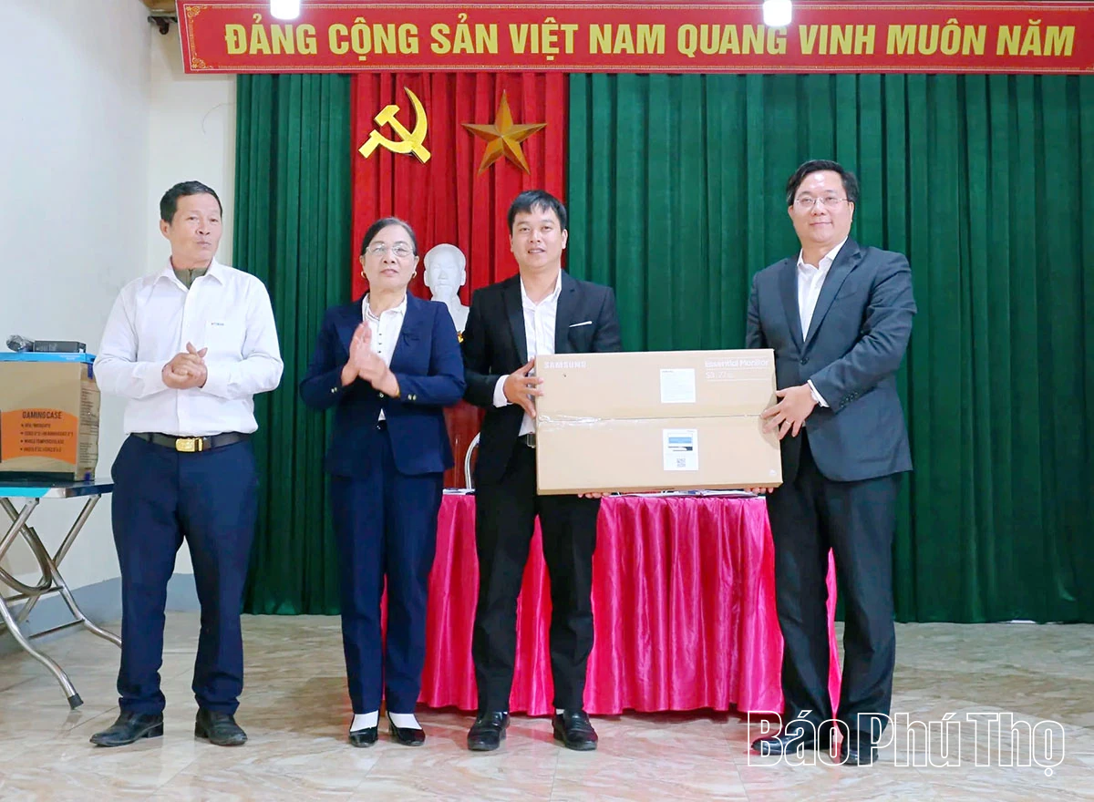 Chủ tịch UBND tỉnh Trần Duy Đông dự sinh hoạt Chi bộ khu 3B Chu Hóa