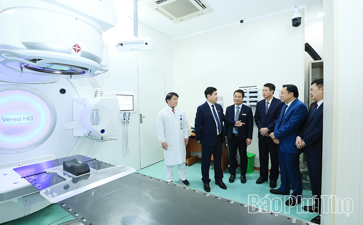 Bí thư Tỉnh ủy Trương Quốc Huy thăm, chúc mừng kỷ niệm 60 năm Ngày thành lập Bệnh viện Đa khoa tỉnh Phú Thọ