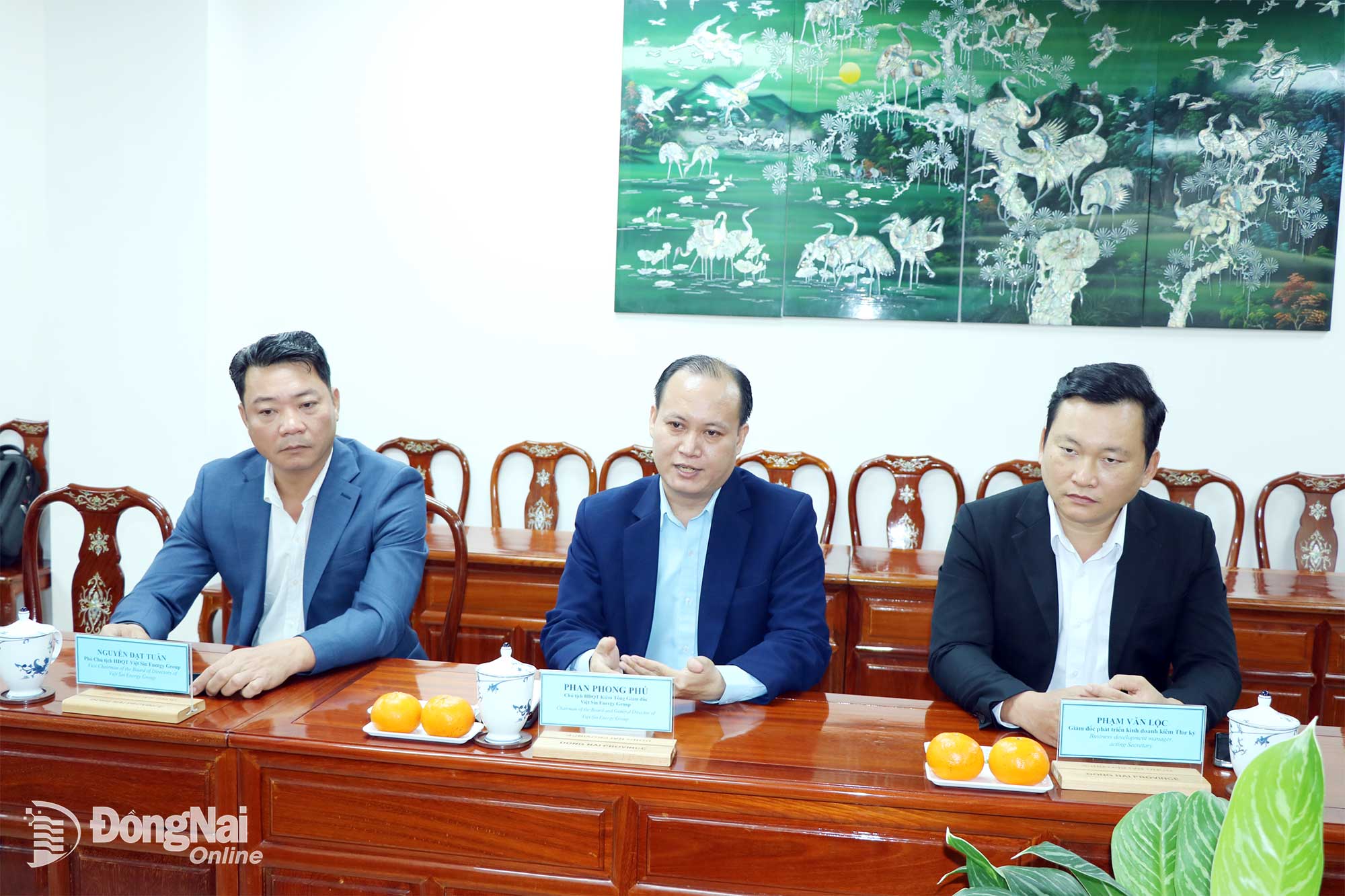 Lãnh đạo Công ty cổ phần tập đoàn năng lượng Việt Sin chia sẻ những định hướng phát triển của công ty. Ảnh: Vương Thế