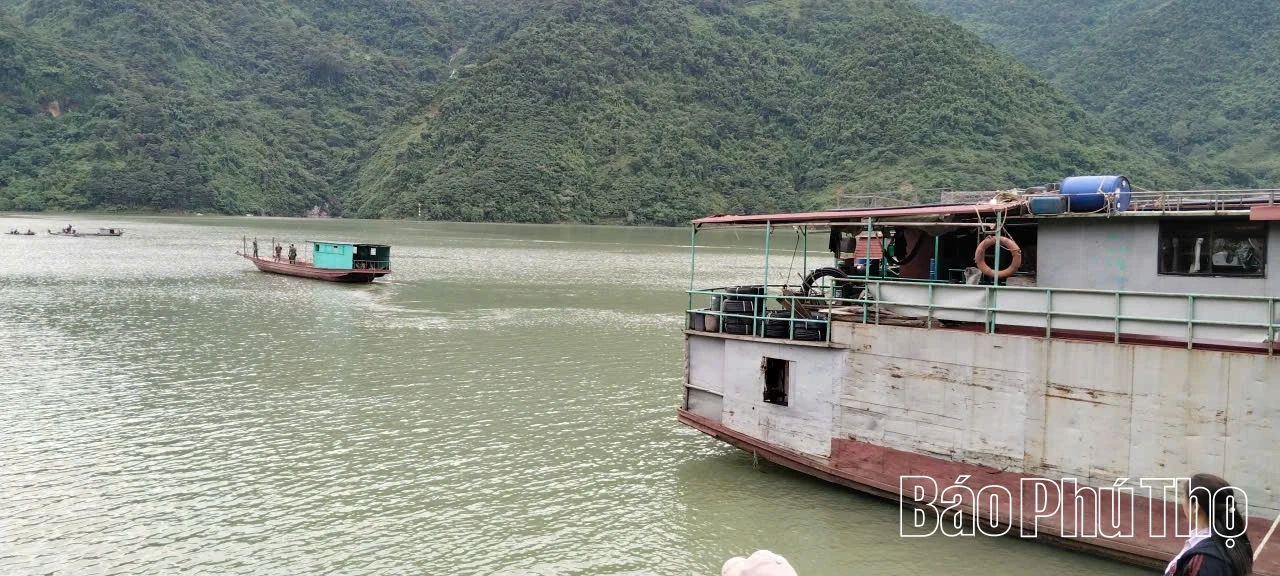 Lật thuyền trên lòng hồ sông Đà, một người mất tích