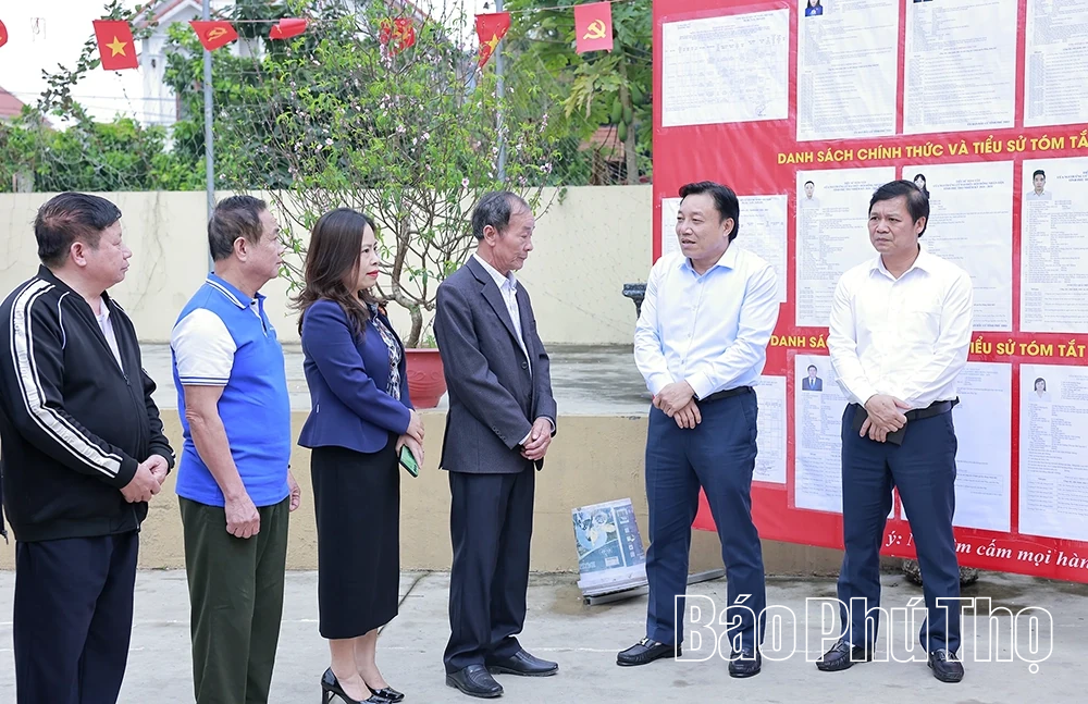 Phó Chủ tịch UBND tỉnh Nguyễn Huy Ngọc kiểm tra công tác bầu cử tại Đơn vị bầu cử số 1