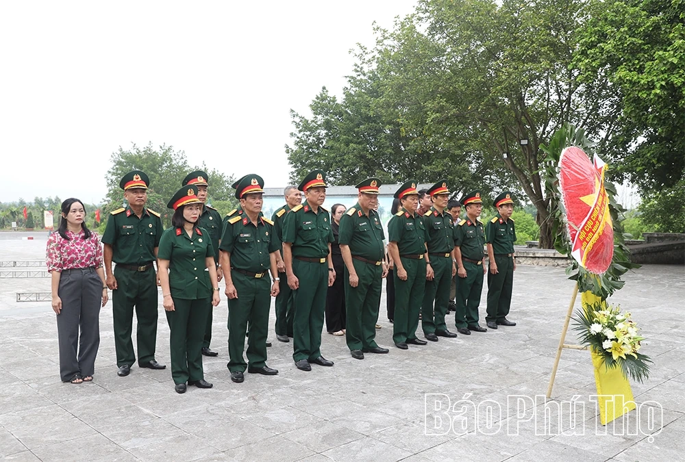 Hội Cựu chiến binh tỉnh dâng hương tưởng niệm các Anh hùng liệt sĩ