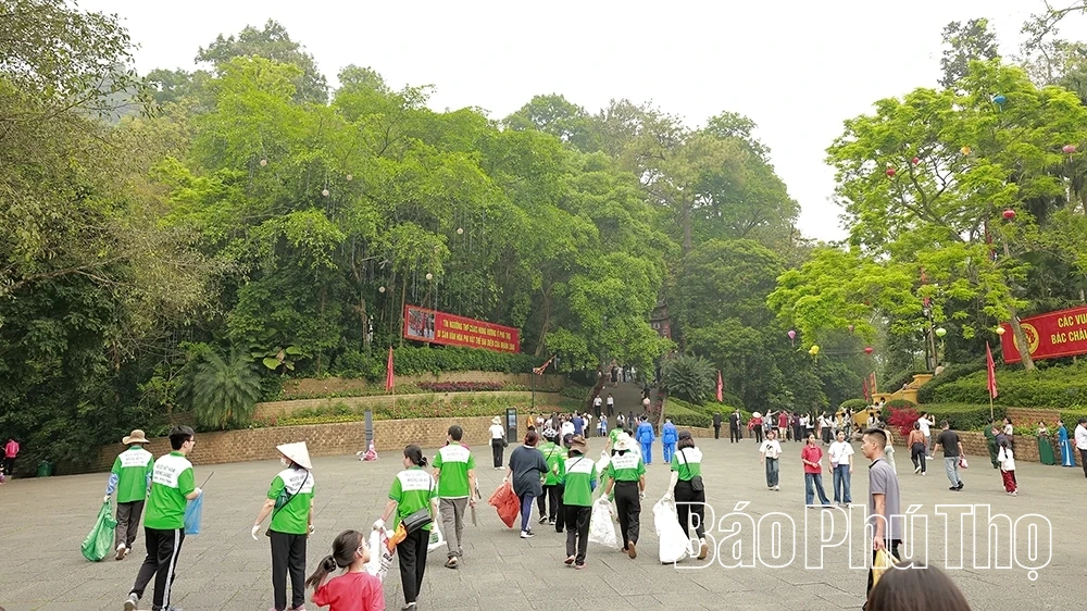 Trồng thêm 500 cây xanh trong khuôn viên Khu di tích lịch sử Đền Hùng