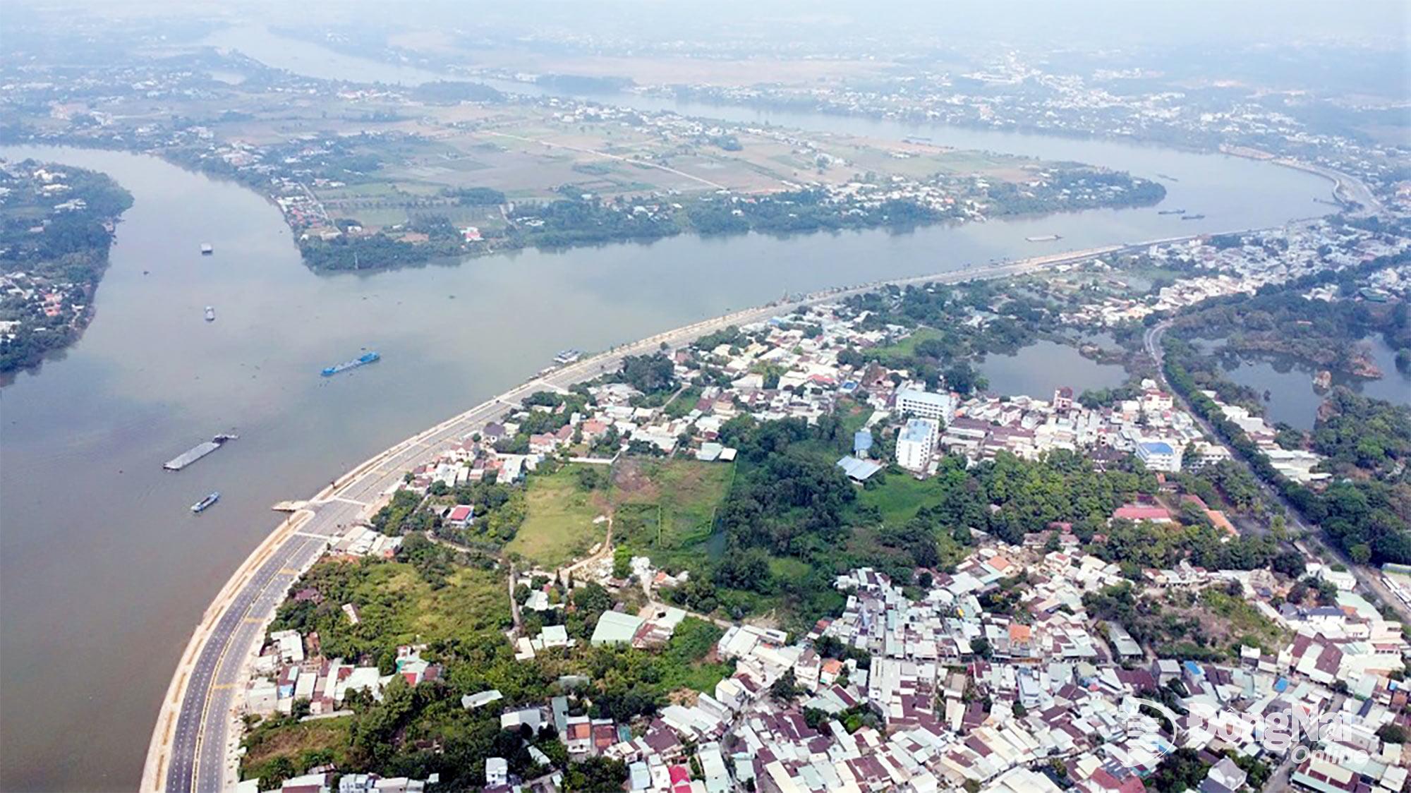 Tuyến đường được thiết kế x&acirc;y dựng chạy dọc bờ s&ocirc;ng Đồng Nai đoạn qua phường Trấn Bi&ecirc;n, tỉnh Đồng Nai. Ảnh: Phạm T&ugrave;ng