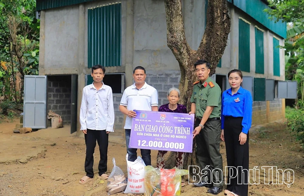 Công  an Lạc Sơn học và làm theo Bác