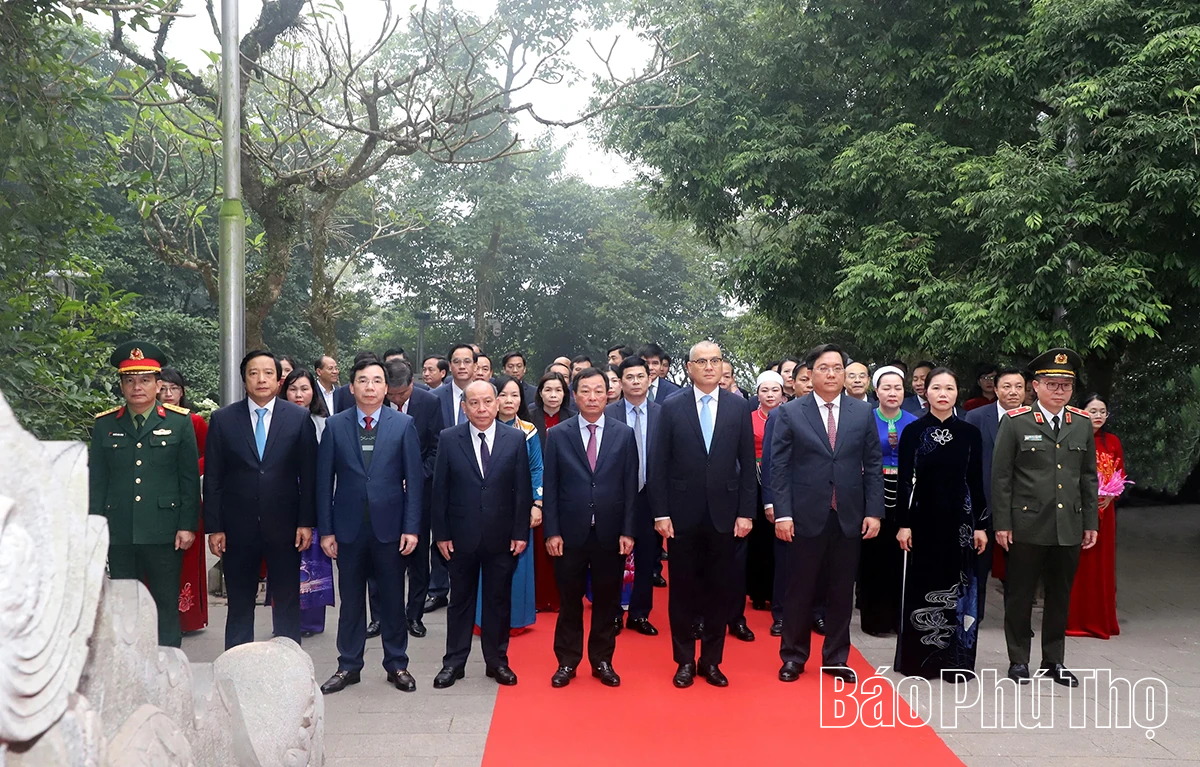 Đo&agrave;n đại biểu Đảng bộ tỉnh Ph&uacute; Thọ d&acirc;ng hương tưởng niệm c&aacute;c Vua H&ugrave;ng trước thềm Đại hội XIV của Đảng