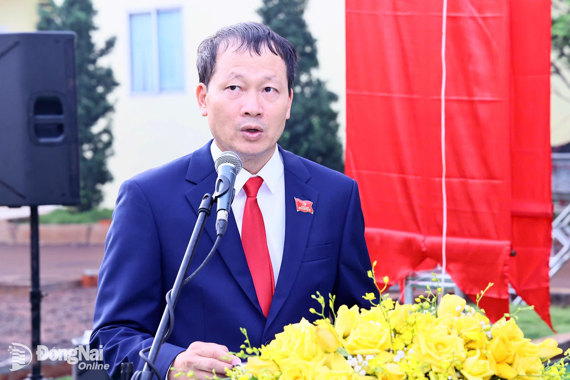 12. Bí thư Tỉnh ủy, Trưởng đoàn Đại biểu Quốc hội tỉnh Đồng Nai Vũ Hồng Văn báo công tại lễ viếng Nhà thờ Bác Hồ. Ảnh: Công Nghĩa