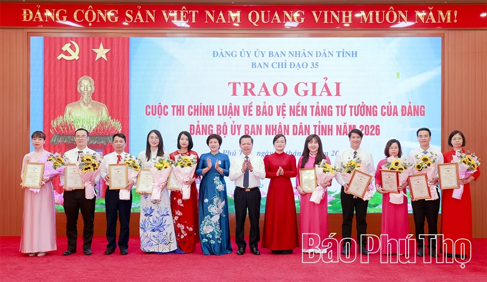Đảng ủy UBND tỉnh trao giải Cuộc thi chính luận về bảo vệ nền tảng tư tưởng của Đảng năm 2026