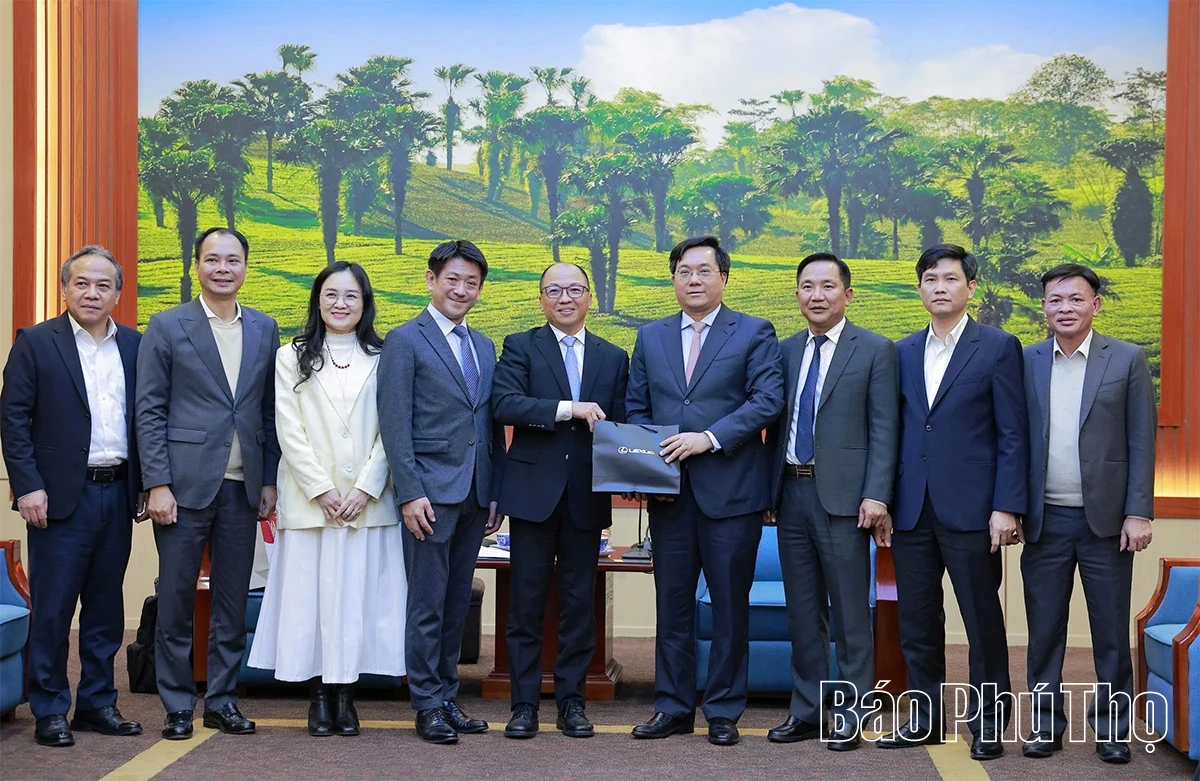 Chủ tịch UBND tỉnh Trần Duy Đông tiếp và làm việc với lãnh đạo Công ty Ô tô Toyota Việt Nam