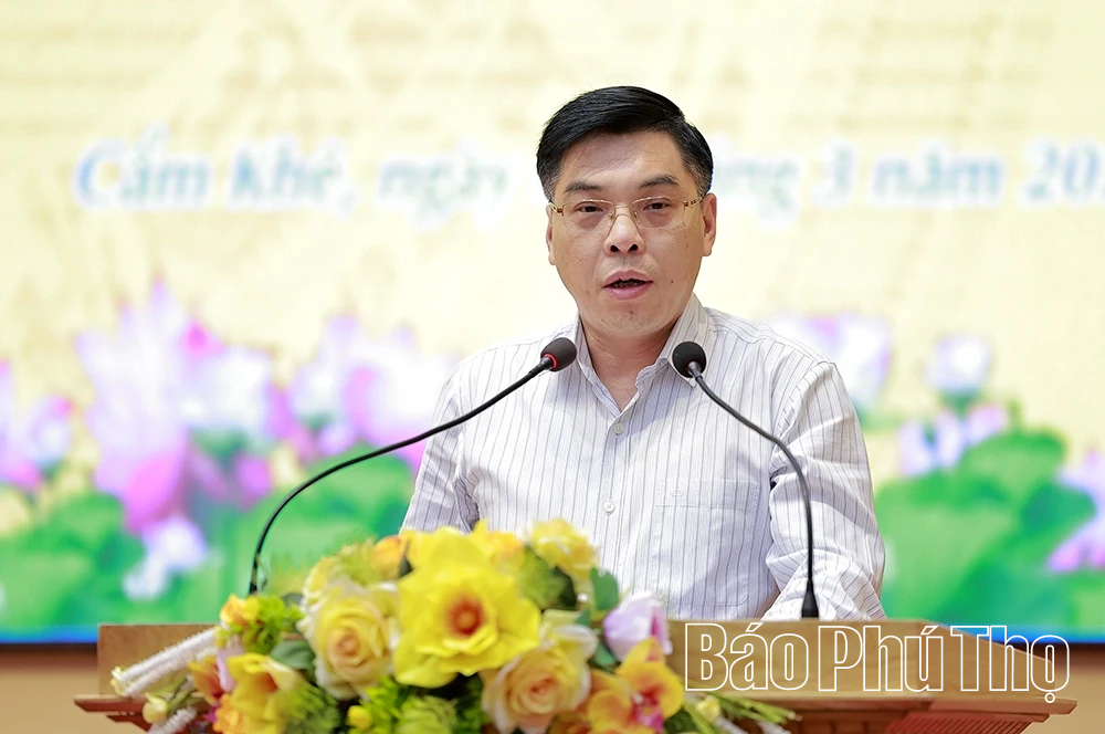 Phó trưởng Ban Tổ chức Trung ương Nguyễn Hữu Đông tiếp xúc với cử tri đơn vị bầu cử số 2