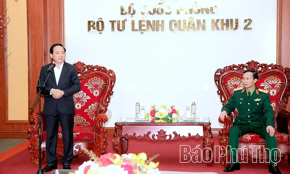 Trưởng Ban Tuyên giáo và Dân vận Trung ương Trịnh Văn Quyết và lãnh đạo tỉnh thăm, chúc Tết Bộ Tư lệnh Quân khu 2