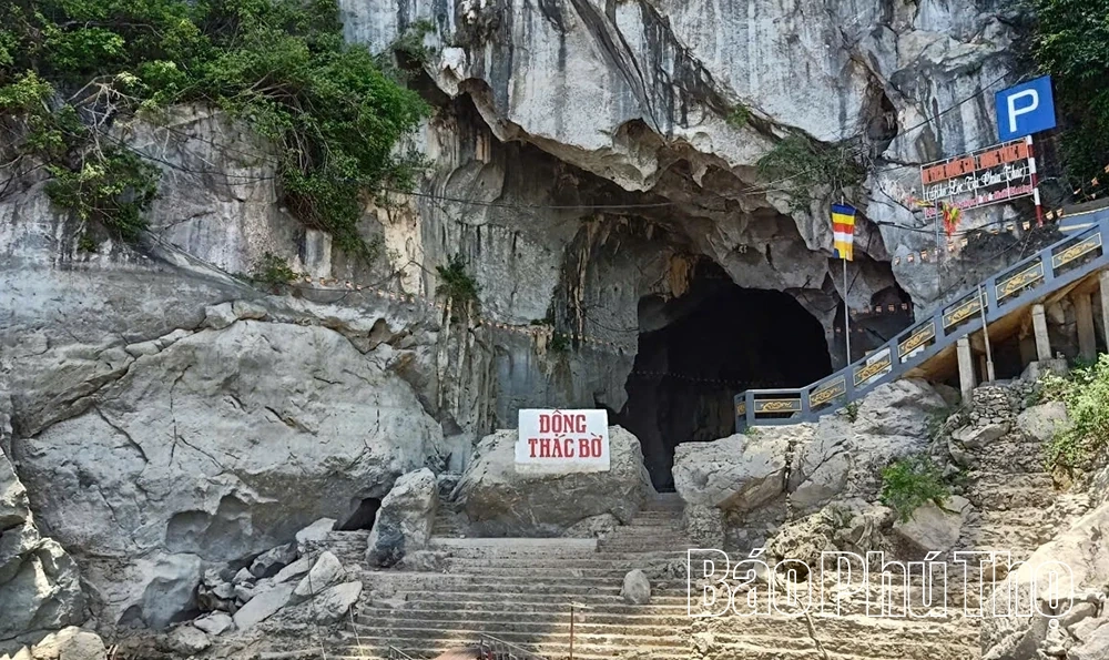 Linh thiêng Đền Chúa Thác Bờ