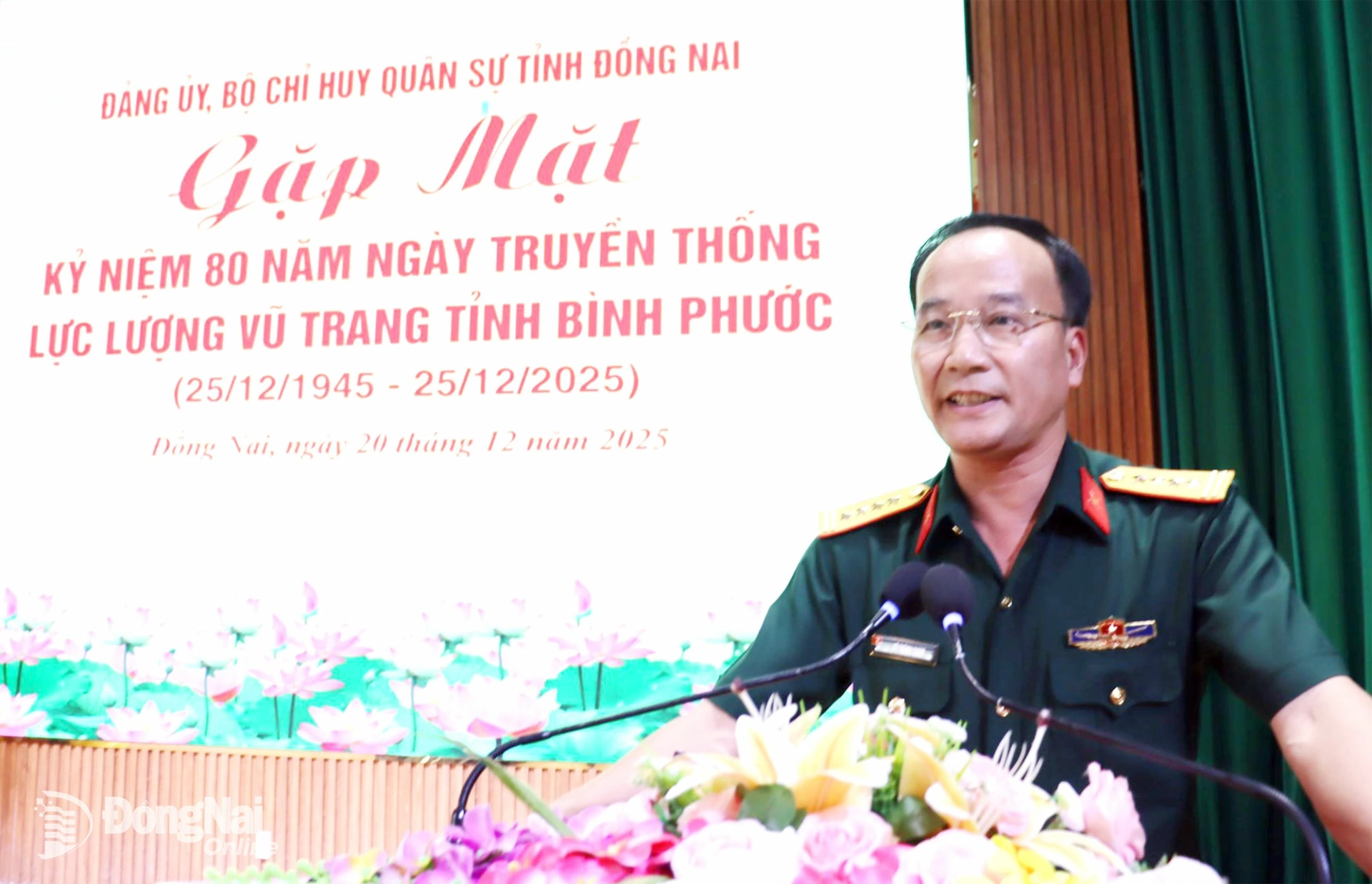 Thay mặt lực lượng vũ trang tỉnh, Đại t&aacute; V&otilde; Th&agrave;nh Danh, Ủy vi&ecirc;n Ban Thường vụ Tỉnh ủy, Chỉ huy trưởng Bộ Chỉ huy Qu&acirc;n sự tỉnh Đồng Nai &ocirc;n lại truyền thống. Ảnh: Nguyệt H&agrave;