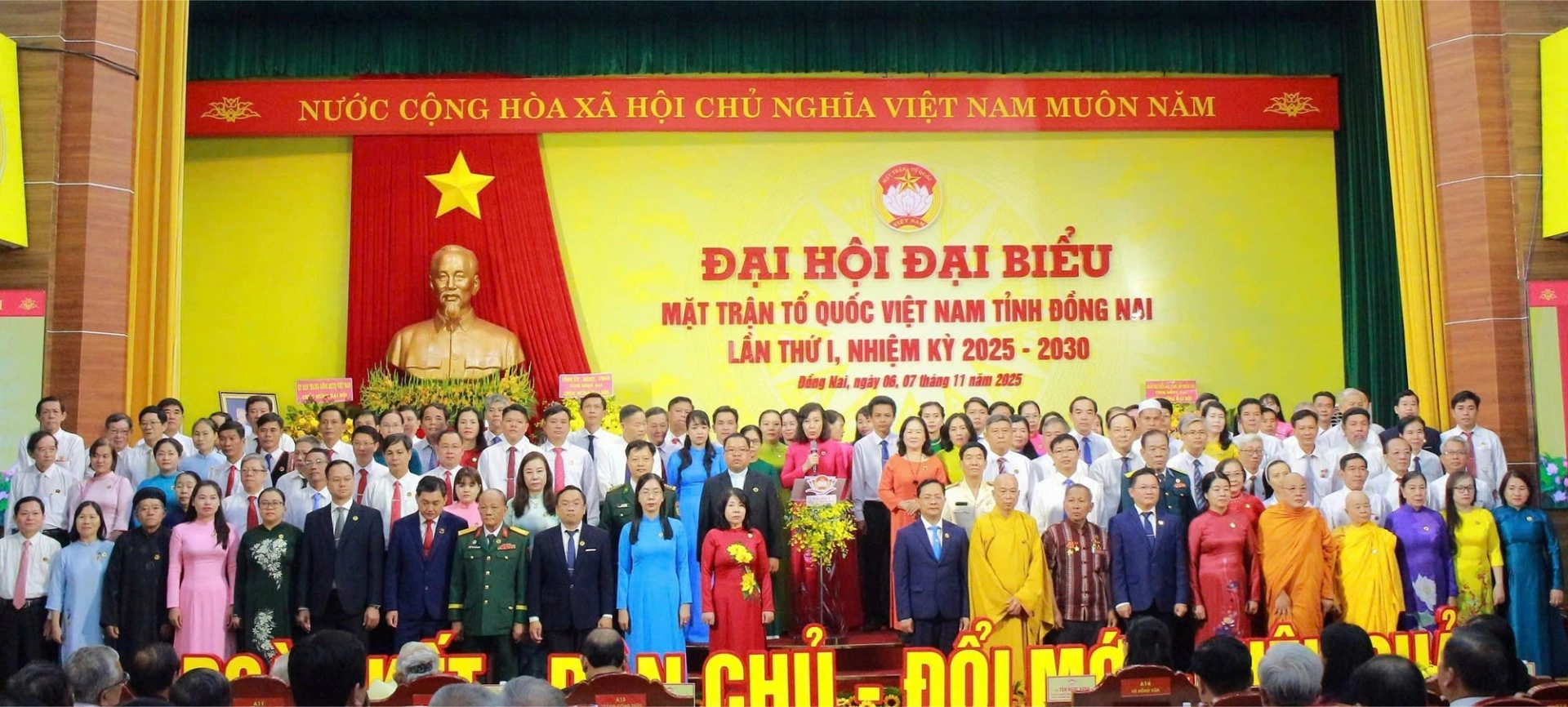 Các đại biểu được đại hội hiệp thương vào Ủy ban Mặt trận Tổ quốc Việt Nam Việt Nam tỉnh Đồng Nai lần thứ I, nhiệm kỳ 2025-2030 ra mắt nhận nhiệm vụ. Ảnh: Huy Anh