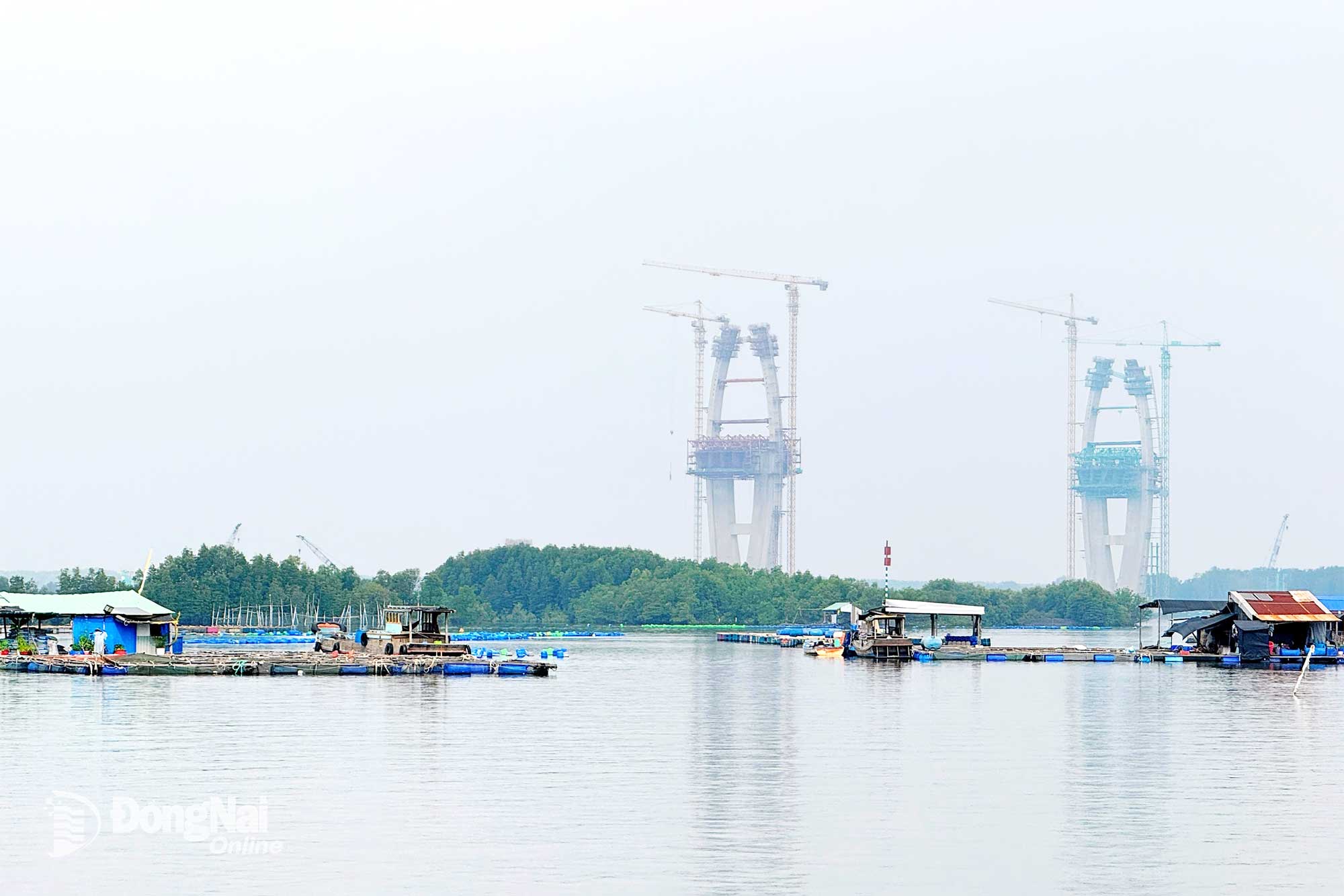 Mực nước trên hệ thống sông Đồng Nai đang hạ dần. Ảnh: Đăng Tùng