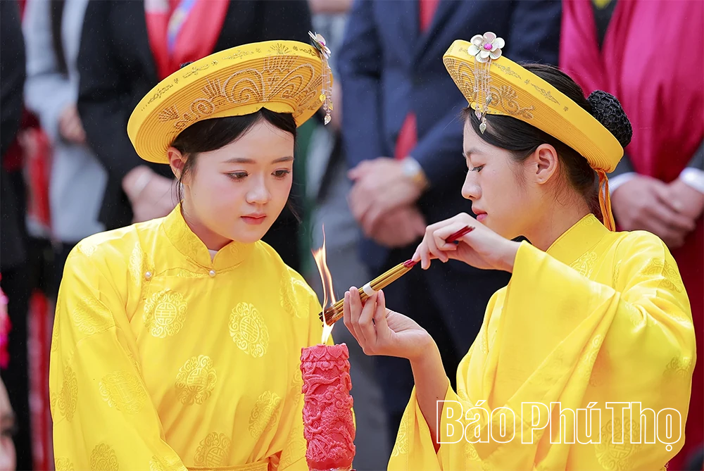 Vẻ đẹp “trong veo”, thuần khiết nơi đất Mẫu