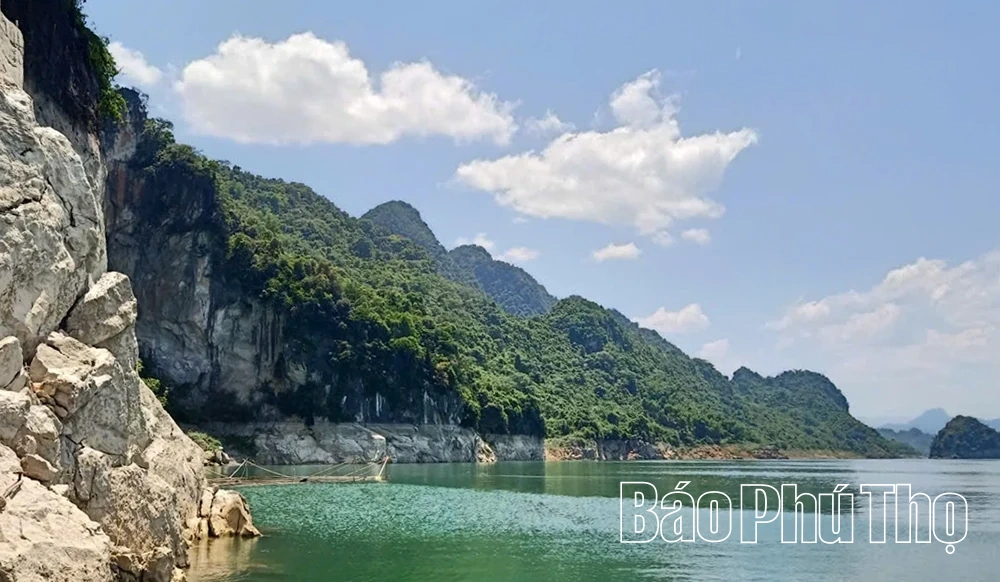 Linh thiêng Đền Chúa Thác Bờ