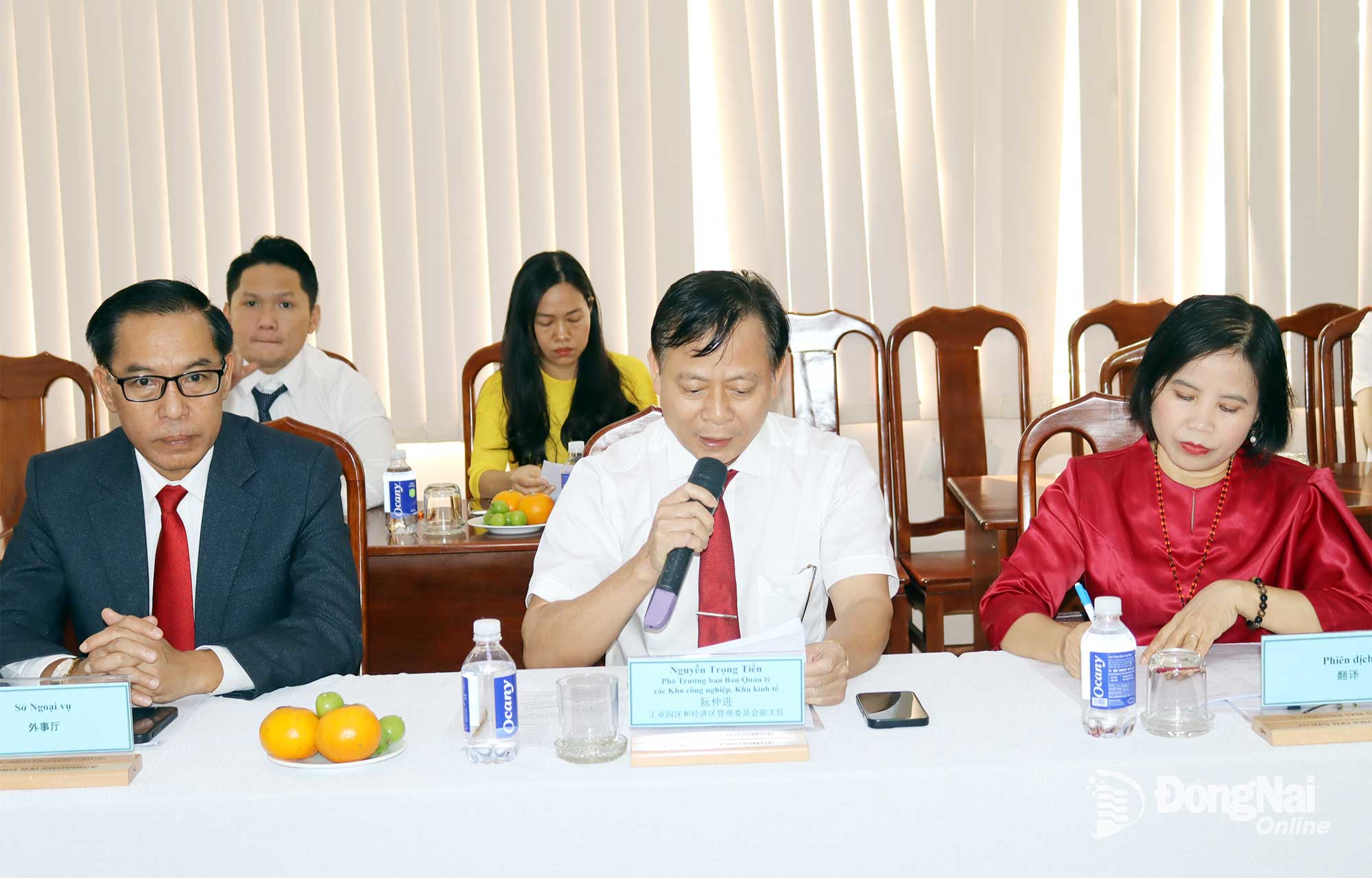 Ông Nguyễn Trọng Tiến, Phó Trưởng ban Ban Quản lý các khu công nghiệp, khu kinh tế tỉnh Đồng Nai trao đổi tại buổi làm việc. Ảnh: Hoàng Lộc