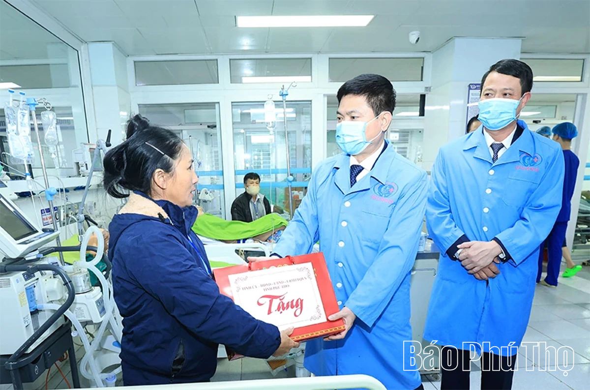 Bí thư Tỉnh ủy Trương Quốc Huy thăm, chúc mừng kỷ niệm 60 năm Ngày thành lập Bệnh viện Đa khoa tỉnh Phú Thọ