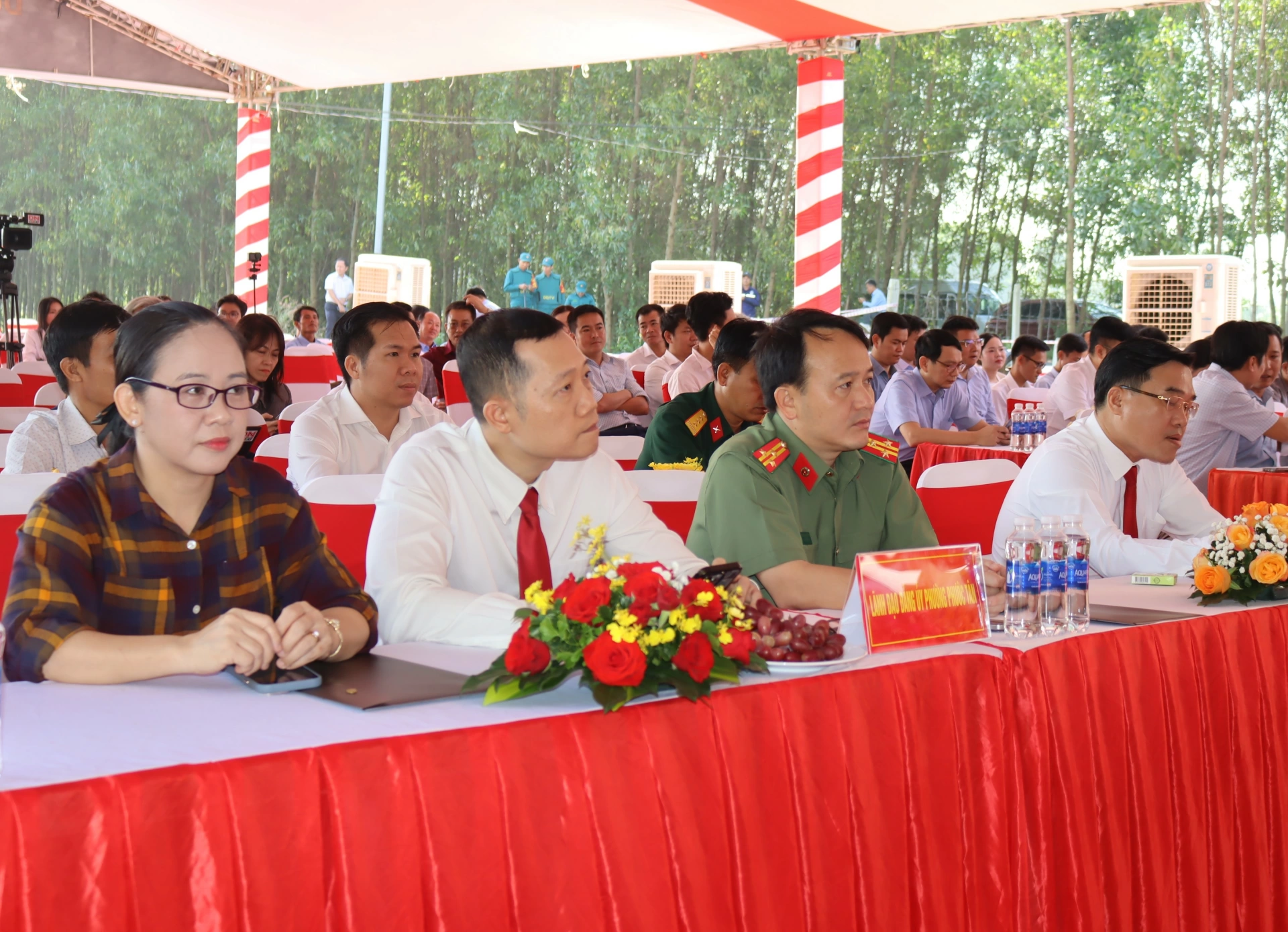 Các đại biểu dự lễ khởi công