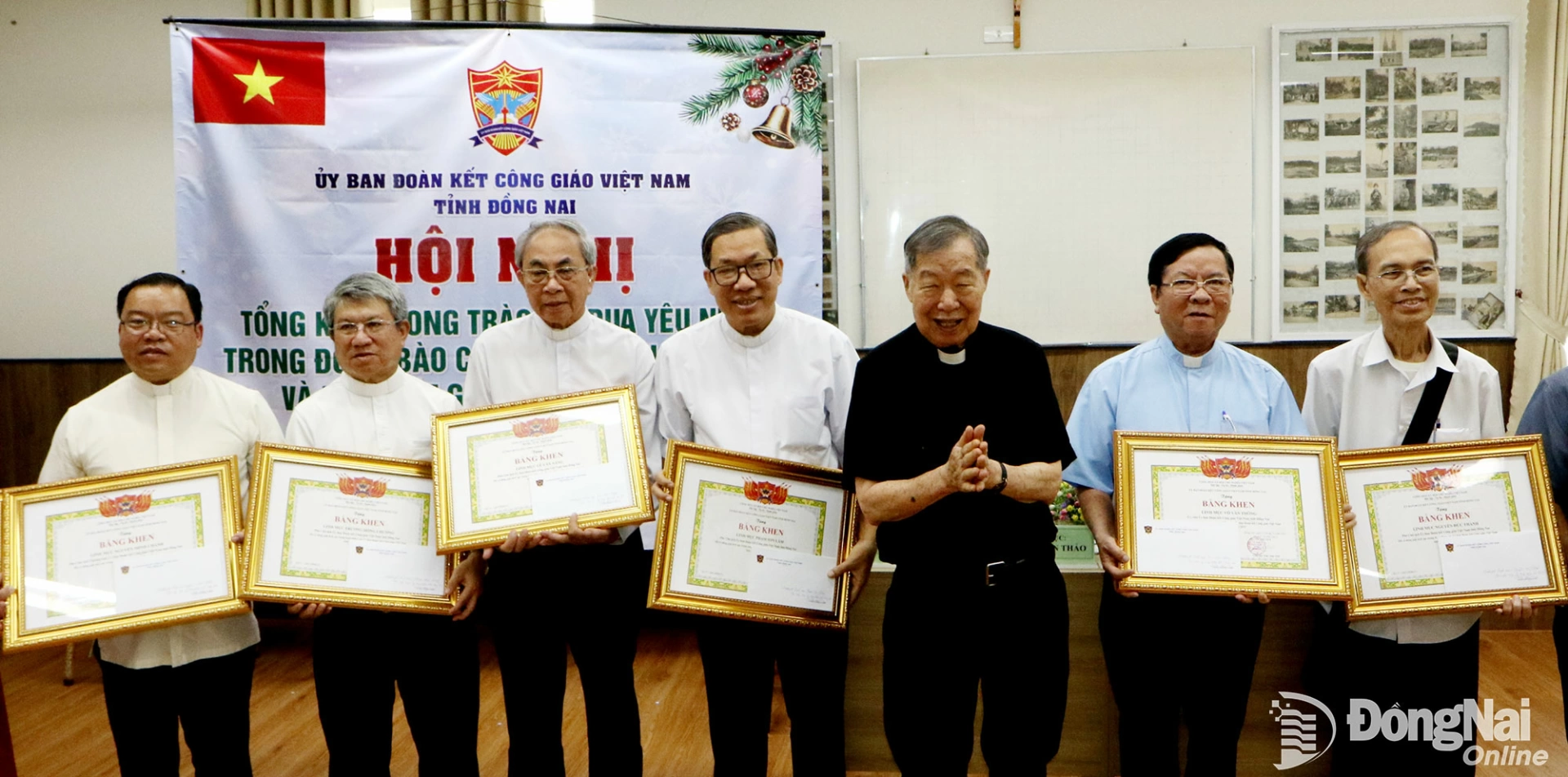 Các cá nhân tỉnh Đồng Nai được nhận bằng khen của Ủy ban Đoàn kết Công giáo Việt Nam. Ảnh: Văn Truyên